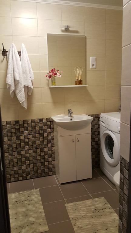 L.E.C. Travel Apartments Ventspils Extérieur photo